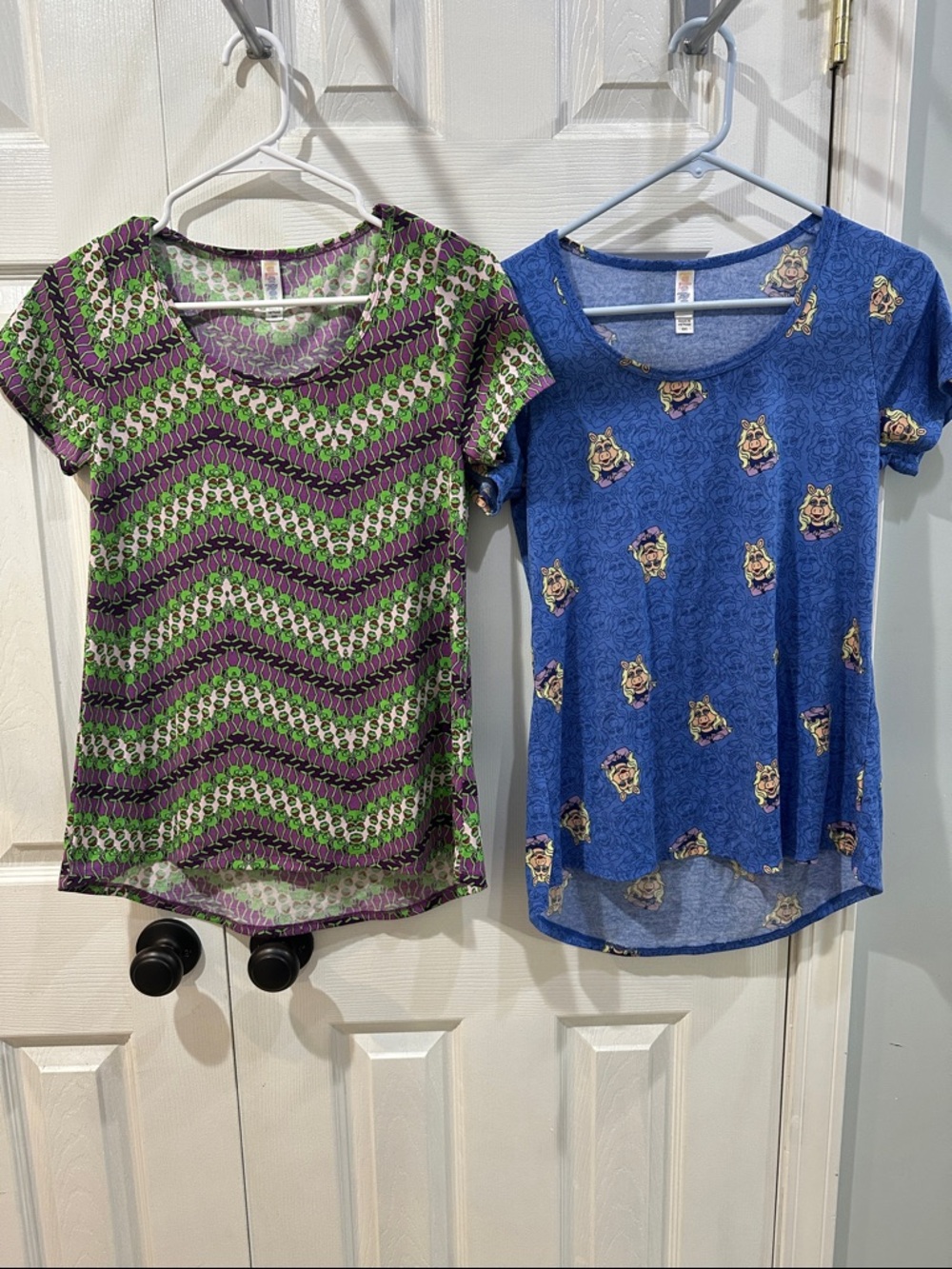 LuLaRoe Simply Comfortable t-shirt pair. Miss Piggy and Kermit.